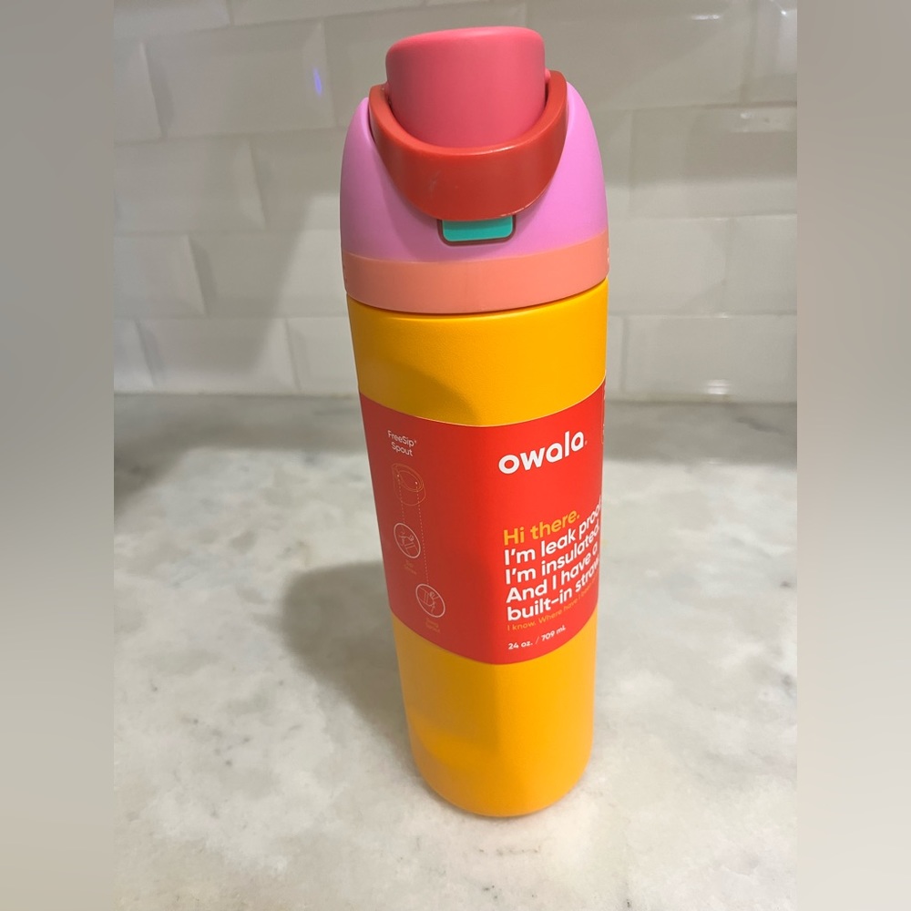 NWT - Owala “Freesip” 24oz Stainless Steel Water Bottle - Tropical